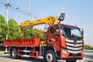 Auman 4X2 8 ton truck mounted crane