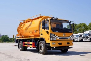 Dongfeng D7 4X2 suction cleaning truck