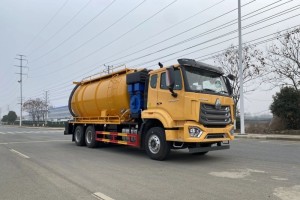 Sinotruk HOWO 6X4 24 m³ sewage suction truck