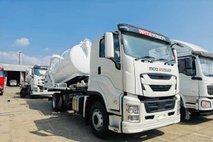 Export Isuzu 4X2 12m ³ sewage suction truck