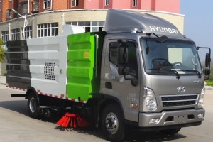 Hyundai Shengtu 4X2 cleaning and sweeping truck