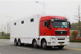 ​Sinotruk Sitrak 8X4 18-person mobile toilet truck