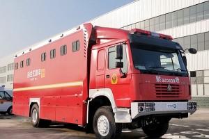 Sinotruk Howo 6-person mobile toilet truck