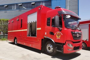 Dongfeng Tianjin 4X2 8-person mobile shower vehicle