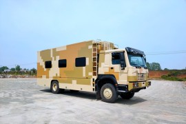 Sinotruk Howo 4X4 12-person camping truck
