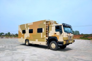 Sinotruk Howo 4X4 12-person camping truck