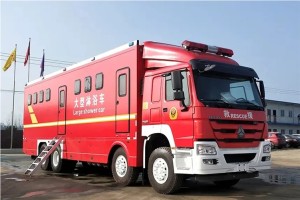 Sinotruk Howo 24-person large shower vehicle