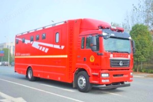 Sinotruk Howo 4X2 8-person shower vehicle