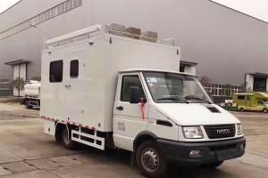 IVECO 4x4 80 person cooking truck