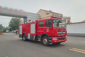 Dongfeng D9 8 ton water tank fire truck