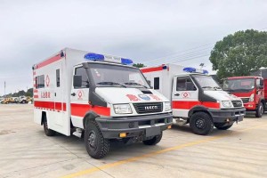 Iveco Oba 4x4 makeshift ambulance