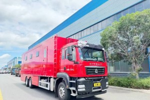 Sinotruk Sitrak 24-person camping vehicle