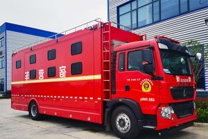 4X2 Sinotruk Howo 24 person camping vehicle