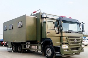 Sinotruk Howo 6X4 28-person camping truck