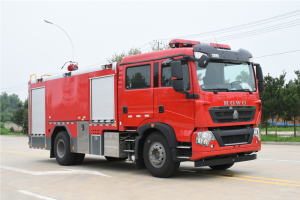 Sinotruk HOWO 4X2 8-ton water tank fire truck